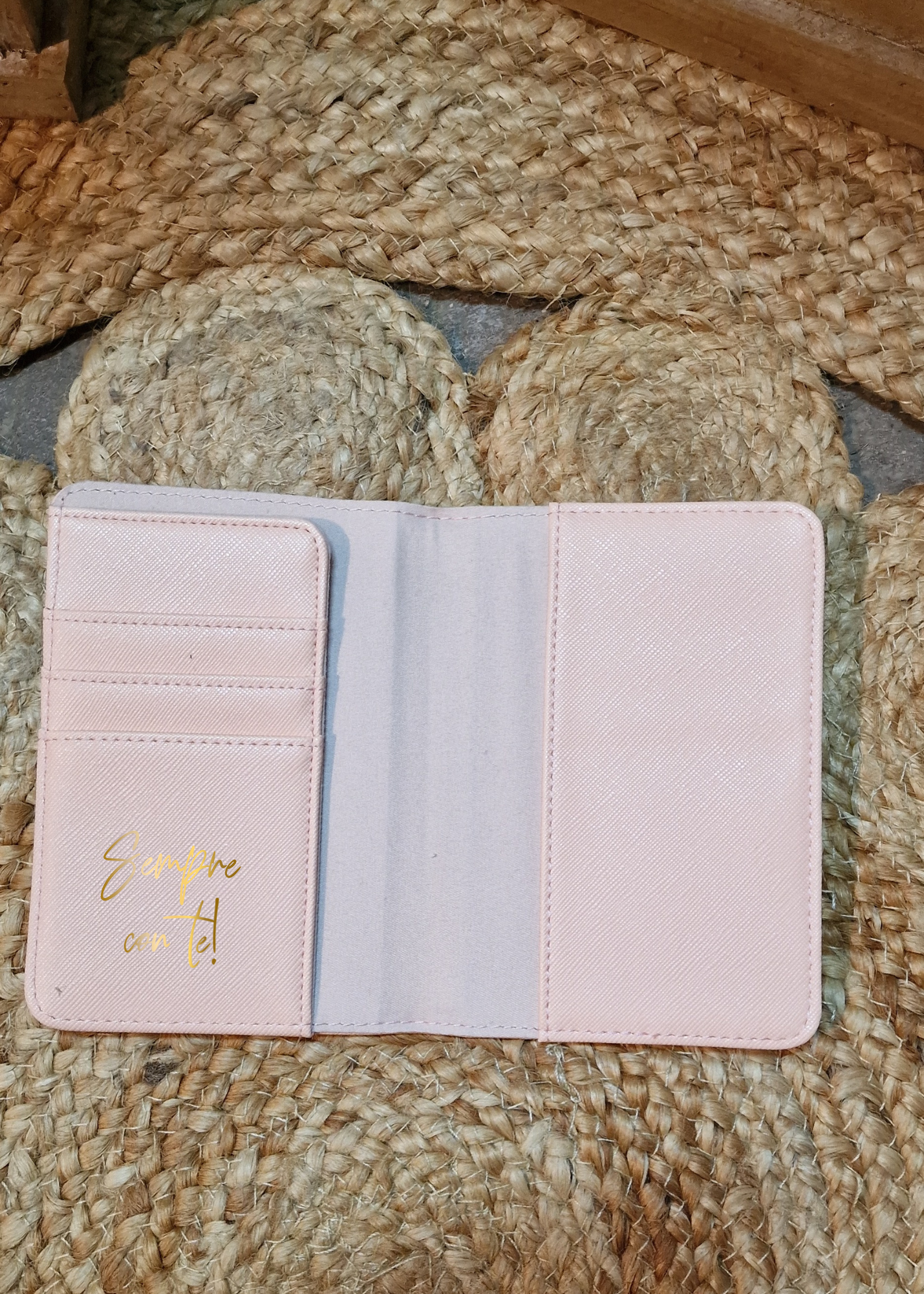 Porta passaporto saffiano personalizzato