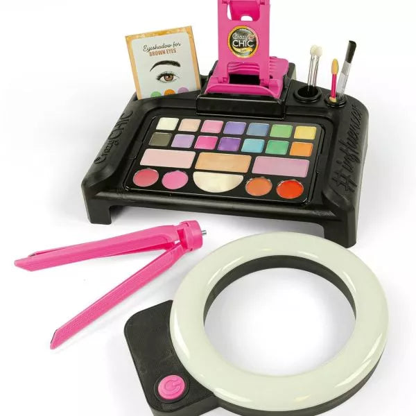 Crazy chic makeup studio